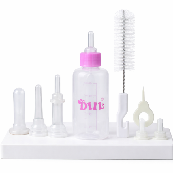 رضاعة قطط صغيرة مع حلمات متعددة وفرشاة تنظيف وسرنجة تغذية