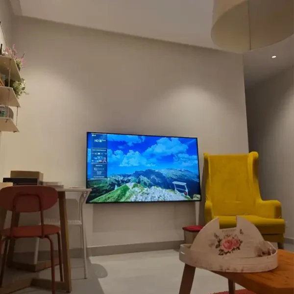 شاشة LG سمارت 4K UHD بتقنية ThinQ AI ونظام webOS