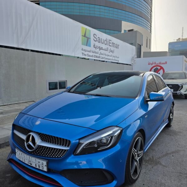 مرسيدس A-Class 250 موديل 2017 زرقاء سيدان رياضية فاخرة