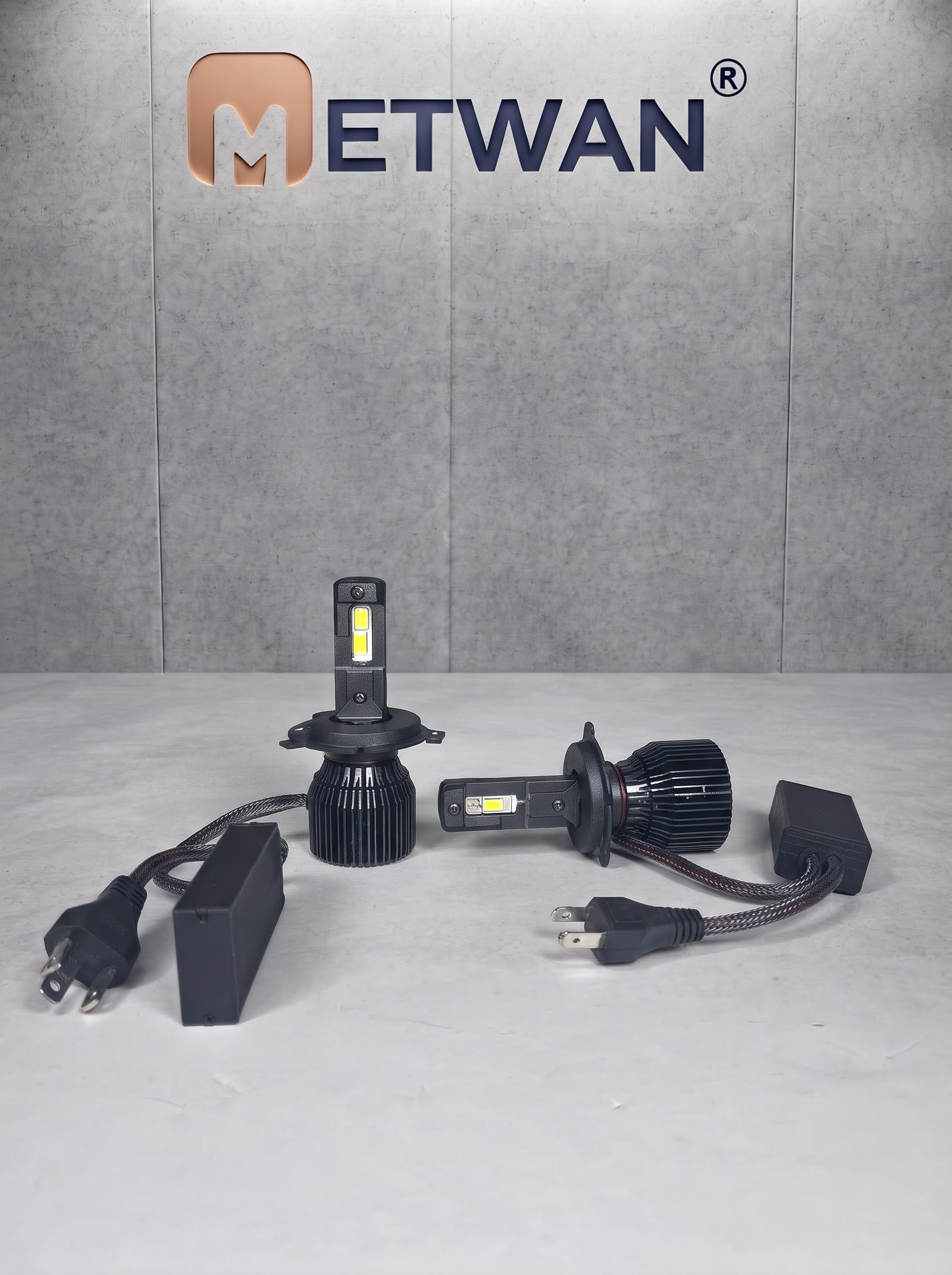1791389905320 طقم لمبات أمامية ليد إضاءة واطي/عالي 130W/Pair V65 Pro H4 بتقنية CANBUS - الصورة 1