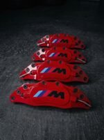 ⁦طقم أغطية كاليبر فرامل BMW M Power ألمنيوم مع قواعد مخصصة بنوع السيارة لون أحمر⁩ - الصورة ⁦2⁩
